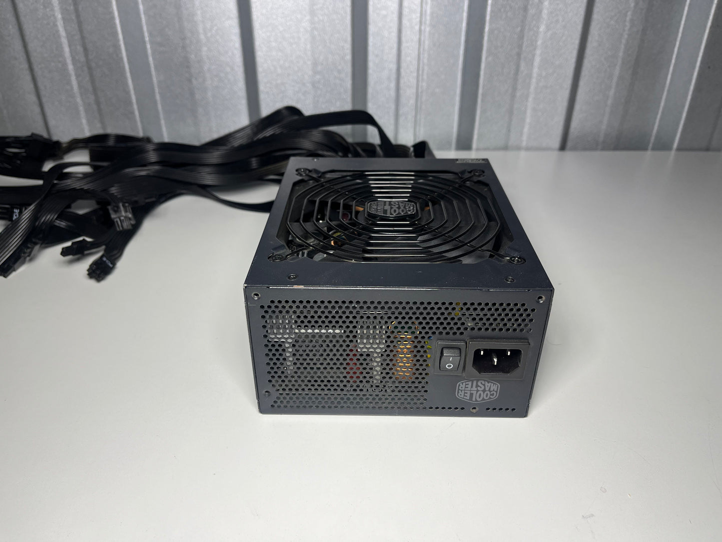 FUENTE DE ALIMENTACIÓN COOLER MASTER 1050 v2 80 PLUS GOLD