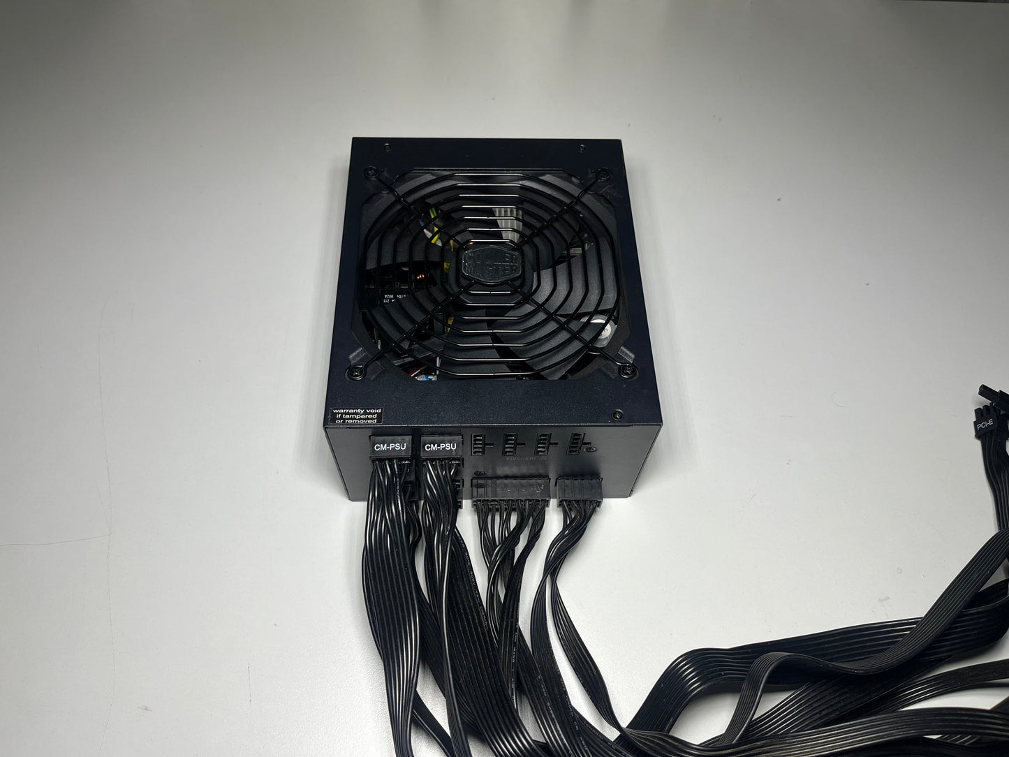 FUENTE DE ALIMENTACIÓN COOLER MASTER 1050 v2 80 PLUS GOLD