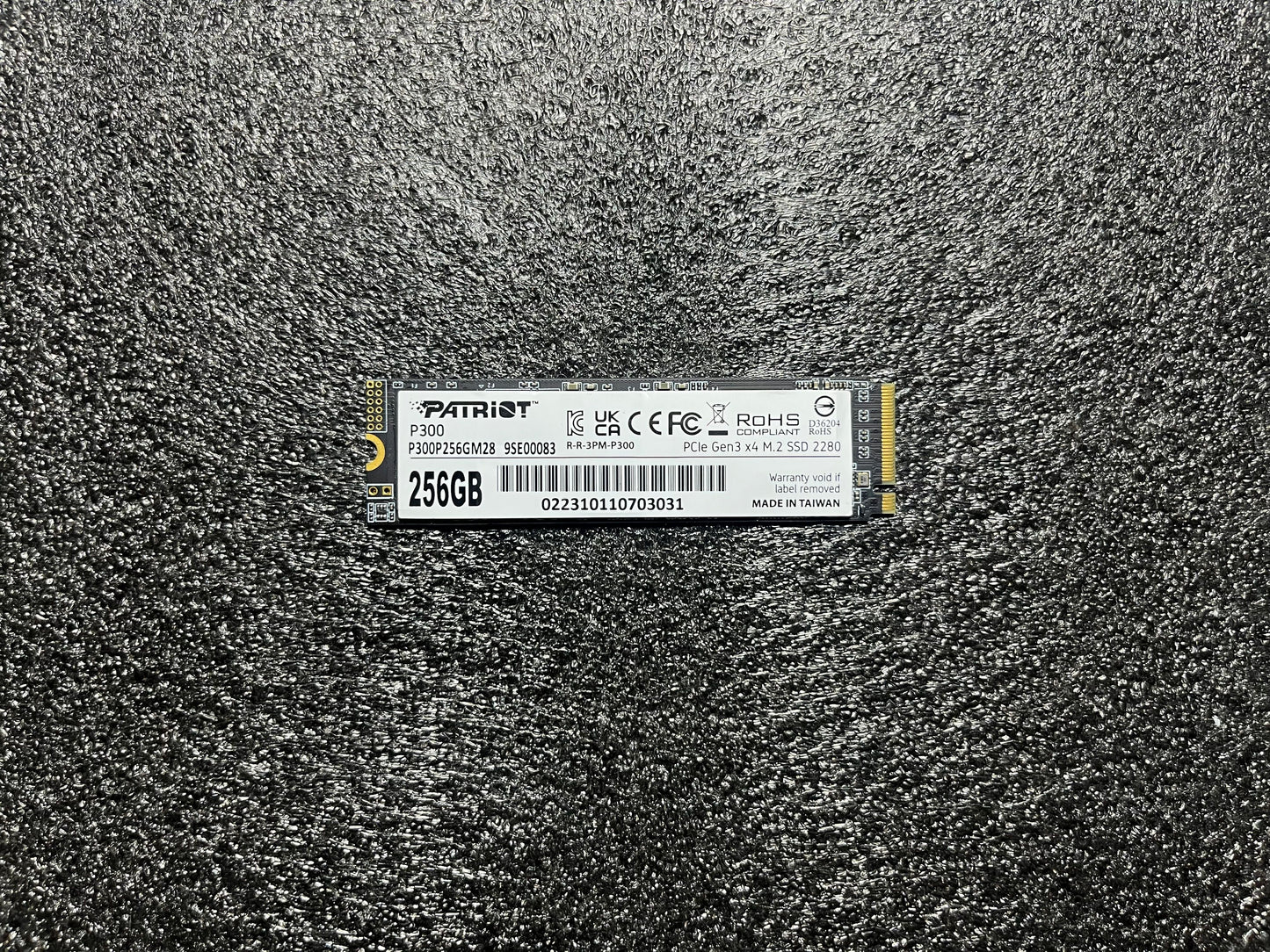 256 GB NVMe SSD-Festplatte